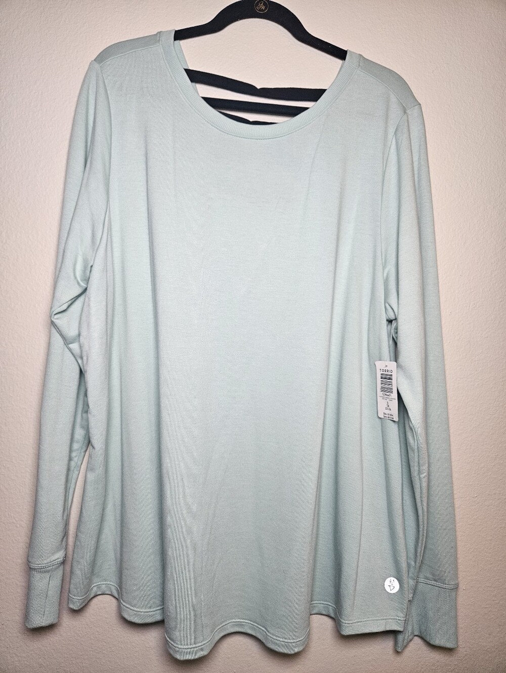 Torrid 3x Active Long Sleeve Top with thumb holes NWT open back light teal/aqua